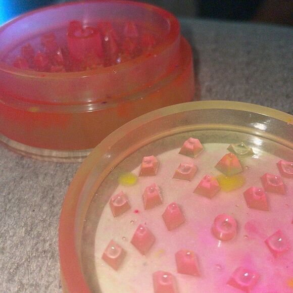 Handmade epoxy, resin glow-in-the-dark grinder - Picture 4 of 5